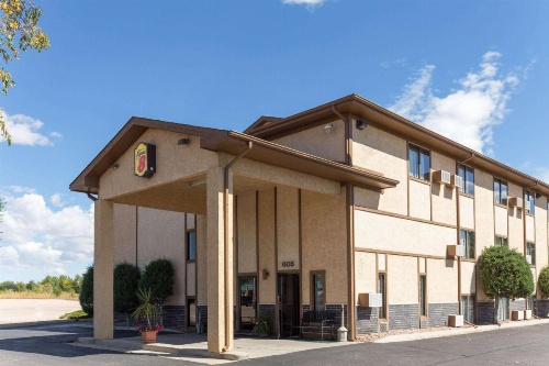 Super 8 by Wyndham Cos/Hwy. 24 E/PAFB Area image 6